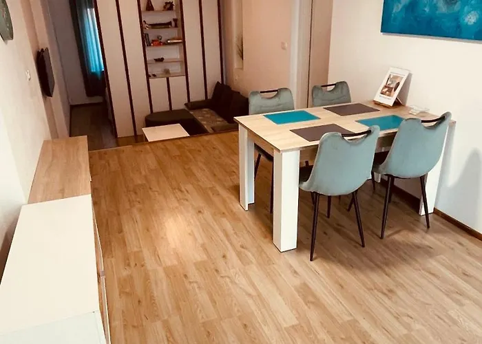 Blue Sun Apartment *